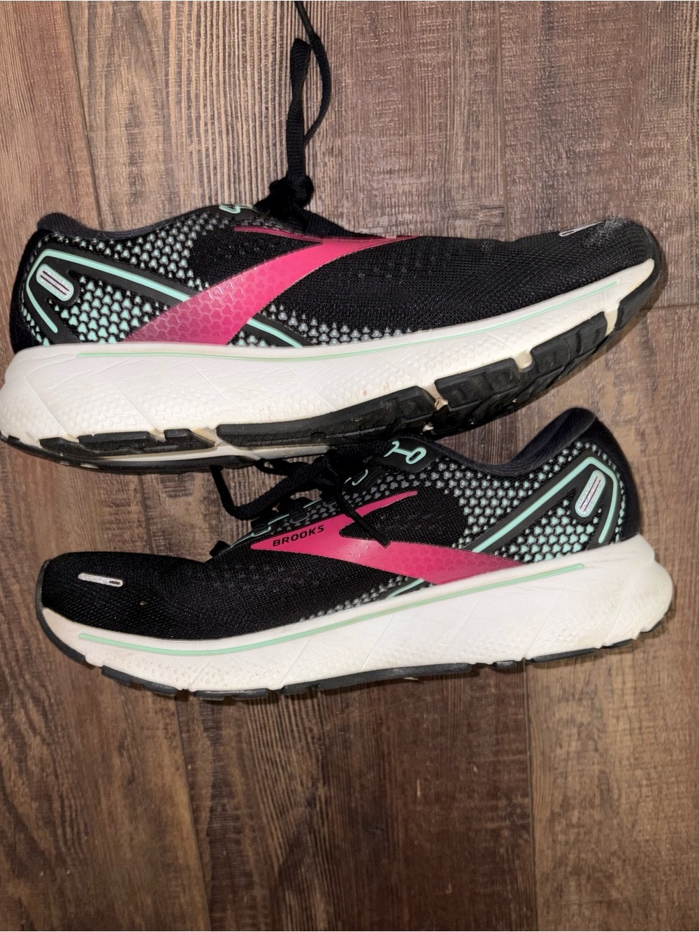Brooks Women's Black Running Shoes with Pink and Mint Details - Picture 4 of 7